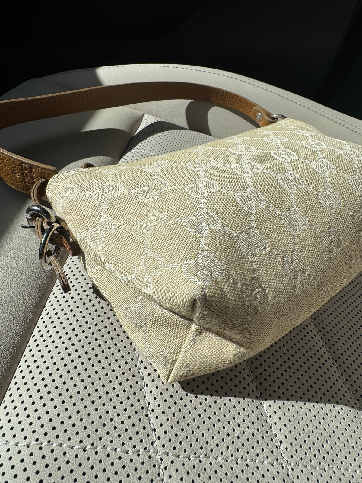 Vintage Gucci Cream Pouchette Bag