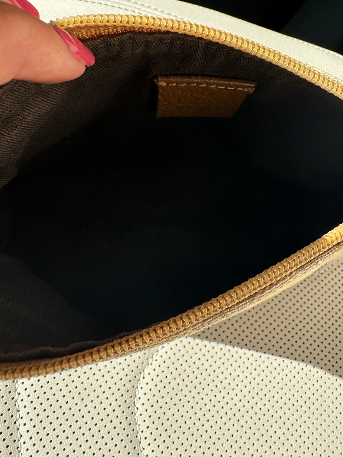 Vintage Gucci Cream Pouchette Bag