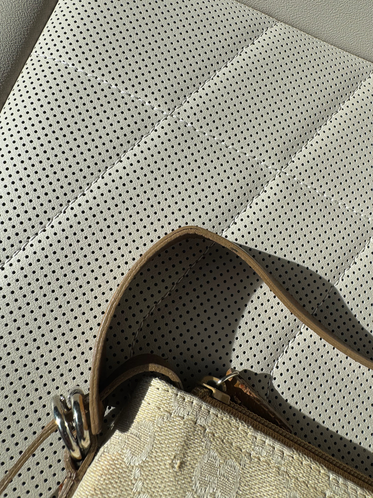 Vintage Gucci Cream Pouchette Bag