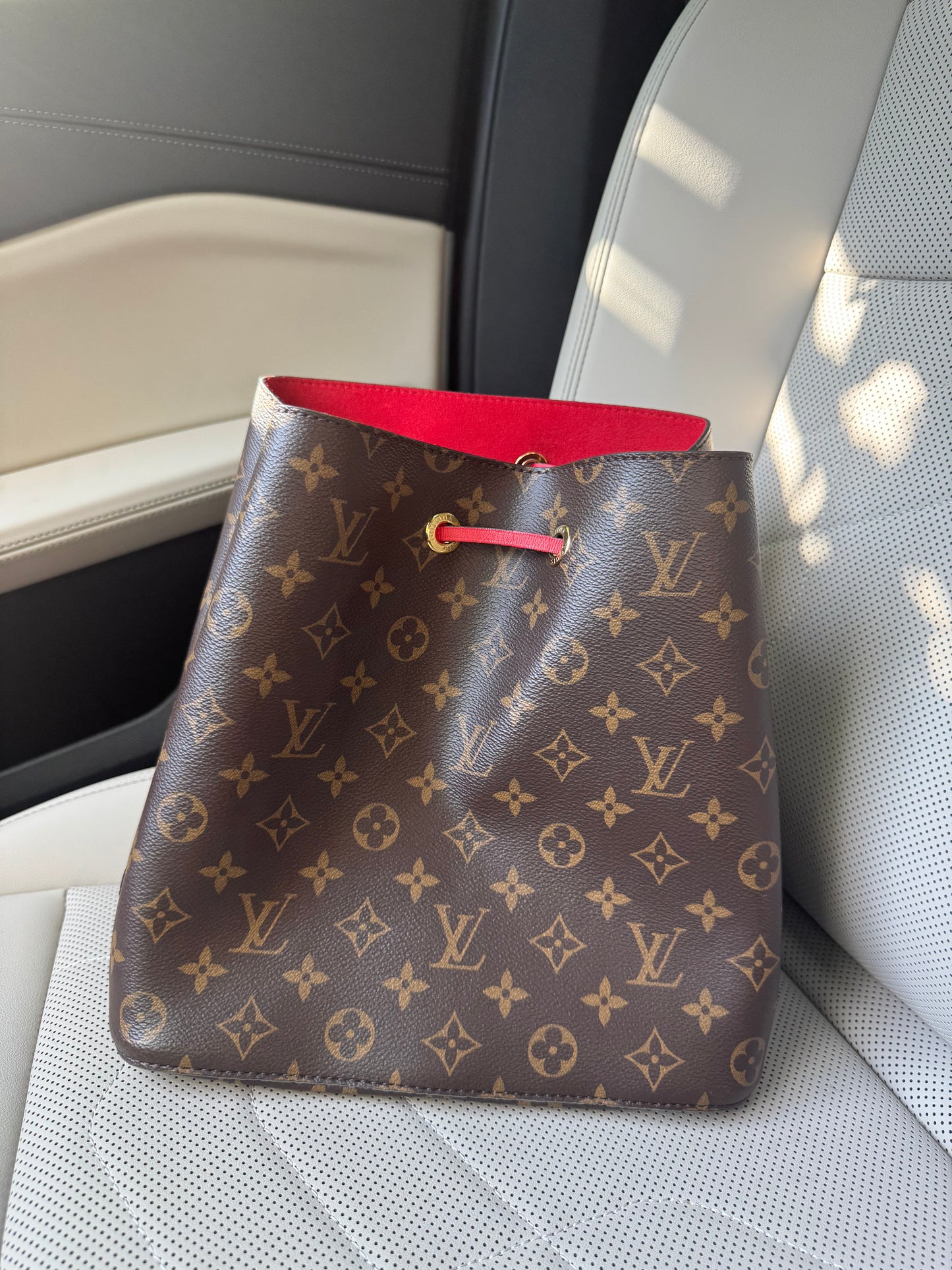 LV NeoNoe Monogram Bag