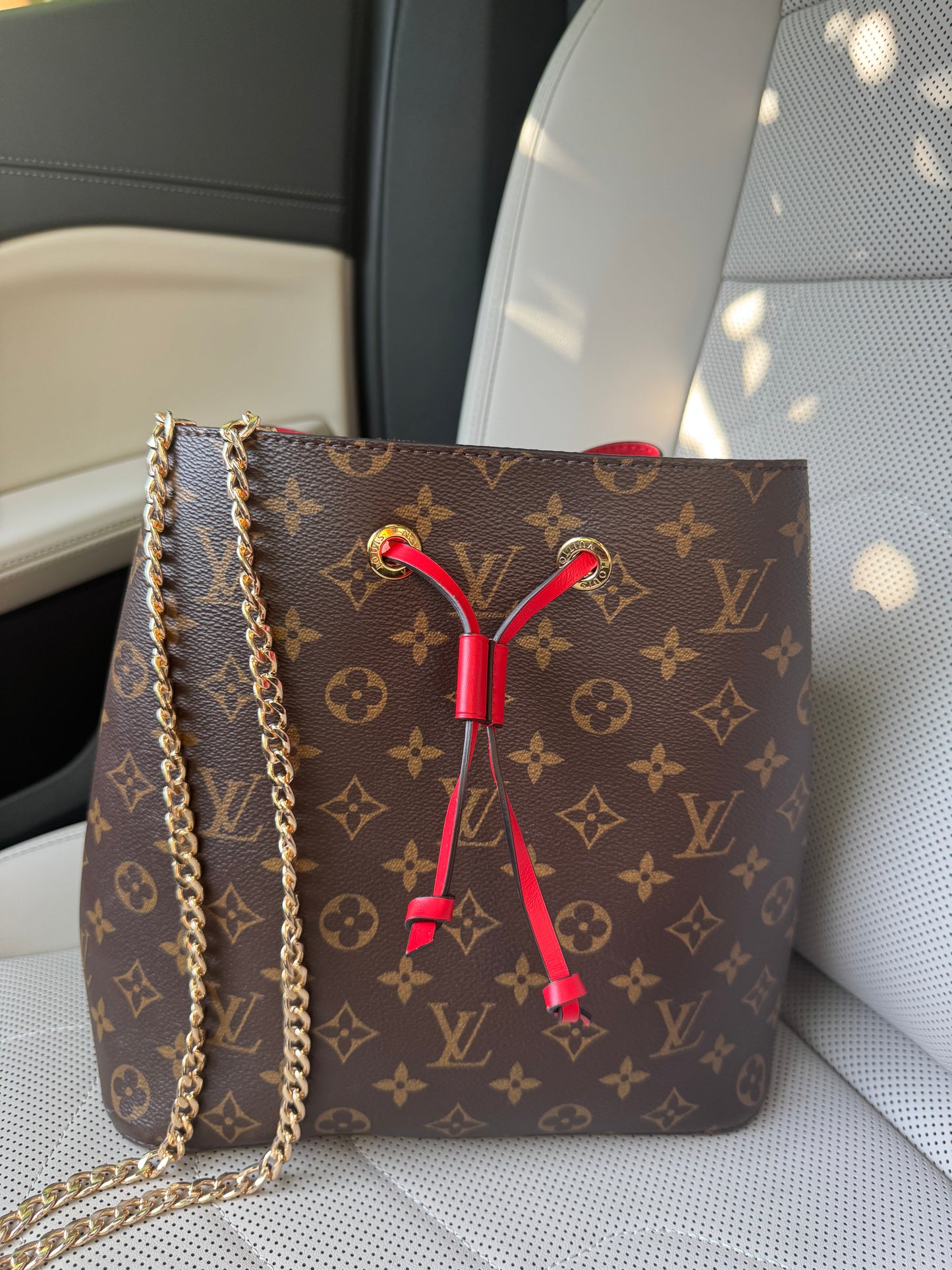 LV NeoNoe Monogram Bag